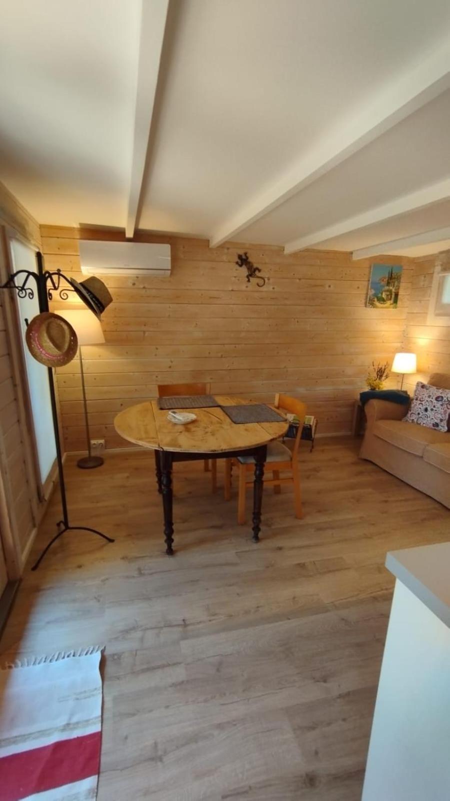Entrecasteaux La Bergerie Des Colles B&B 외부 사진